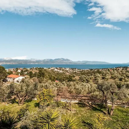 Holiday With Sea View In Paralia Avlidas Casa vacanze Dhílesi